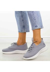 Szare sportowe buty damskie Vinceza 17366. Kolor: szary. Materiał: tkanina. Szerokość cholewki: normalna. Sezon: wiosna, lato. Sport: fitness