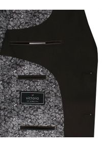 Taliowany Garnitur Męski - Victorio - Brązowy. Kolor: brązowy. Materiał: poliester, wiskoza, elastan. Wzór: gładki #4