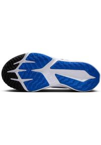 Buty do biegania dla dzieci Nike Star Runner 4. Okazja: na co dzień. Zapięcie: sznurówki. Kolor: niebieski, wielokolorowy. Materiał: syntetyk, tkanina, materiał. Szerokość cholewki: normalna. Sport: bieganie