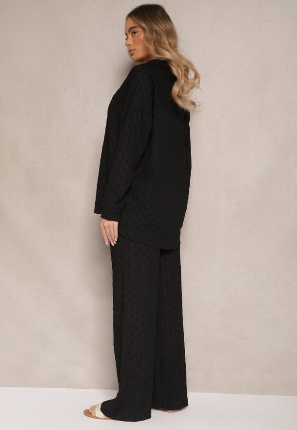 Renee - Czarny Komplet z Tłoczonego Materiału Koszula Oversize i Spodnie Taccaria. Kolor: czarny. Materiał: materiał