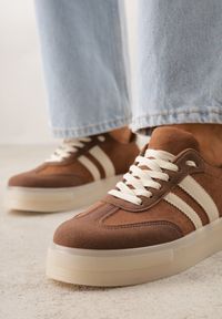 Born2be - Brązowe Sneakersy na Kauczukowej Grubej Podeszwie z Paskami po Bokach Ninlili. Okazja: na co dzień. Zapięcie: pasek. Kolor: brązowy. Materiał: kauczuk #5