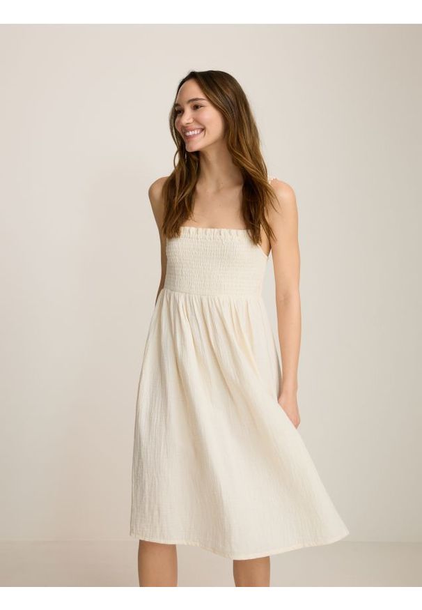 Reserved - Muślinowa sukienka na ramiączkach - złamana biel. Materiał: bawełna. Długość rękawa: na ramiączkach