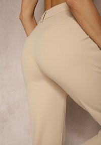 Renee - Jasnobeżowe Spodnie z Wiskozą o Garniturowym Kroju High Waist Senaridra. Okazja: na co dzień. Stan: podwyższony. Kolor: beżowy. Materiał: wiskoza. Styl: klasyczny, elegancki, casual