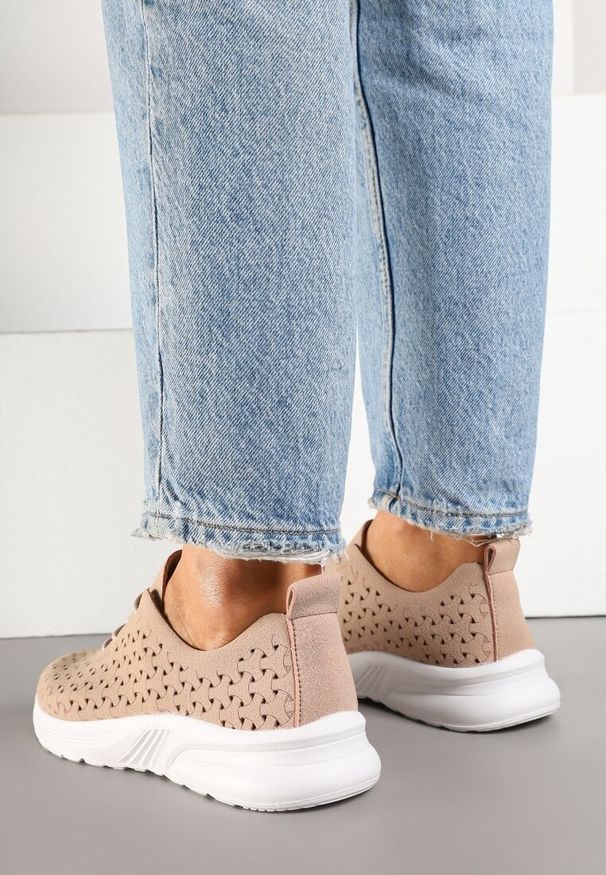 Born2be - Różowe Sneakersy z Ażurową Elastyczną Cholewką Feniosse. Okazja: na co dzień. Kolor: różowy. Materiał: jeans. Szerokość cholewki: normalna. Wzór: ażurowy