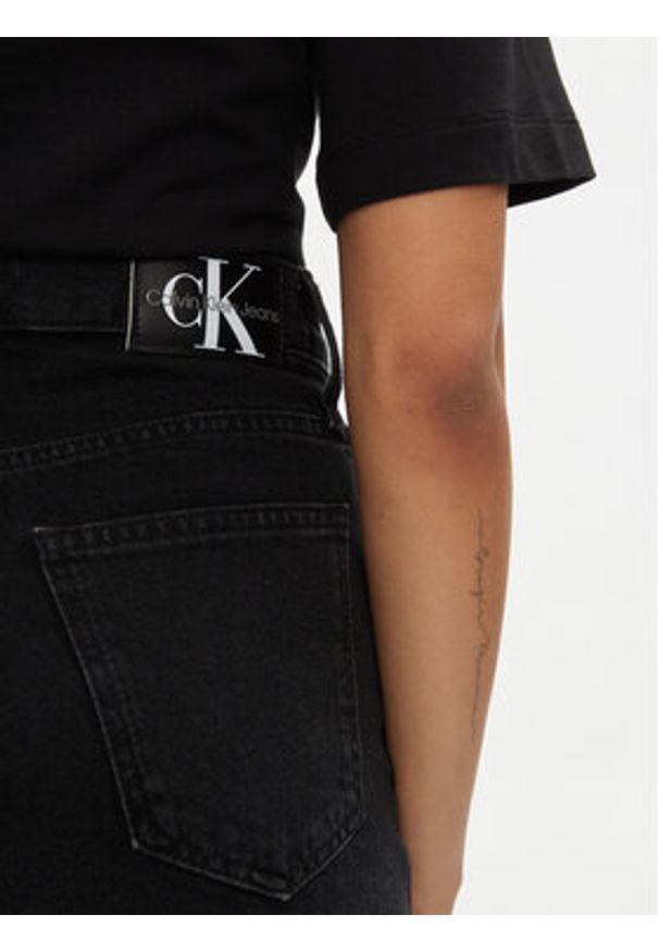 Calvin Klein Jeans Szorty jeansowe J20J222812 Czarny Mom Fit. Kolor: czarny. Materiał: bawełna