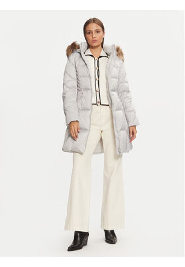 Guess Płaszcz zimowy New Olga W4BL40 WEX52 Szary Regular Fit. Kolor: szary. Materiał: syntetyk. Sezon: zima