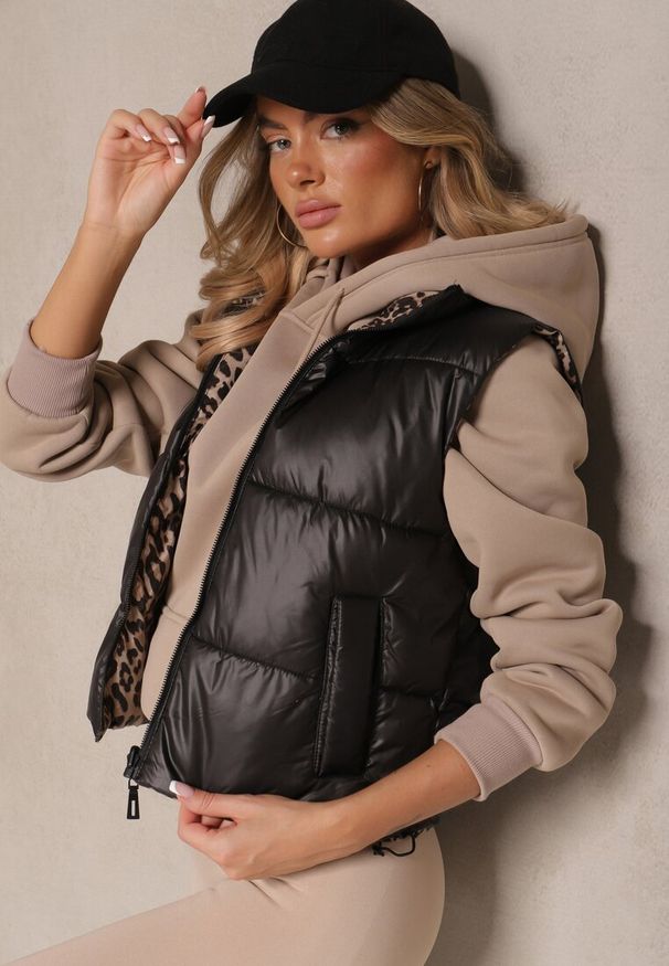 Renee - Czarna Kamizelka Dwustronna z Pikowanymi Przeszyciami i Ściągaczami Miterta. Okazja: na co dzień. Kolor: czarny. Materiał: jeans. Wzór: gładki. Styl: casual