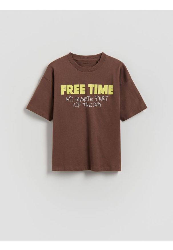 Reserved - T-shirt z nadrukiem - ciemnobrązowy. Kolor: brązowy. Materiał: dzianina, bawełna. Wzór: nadruk