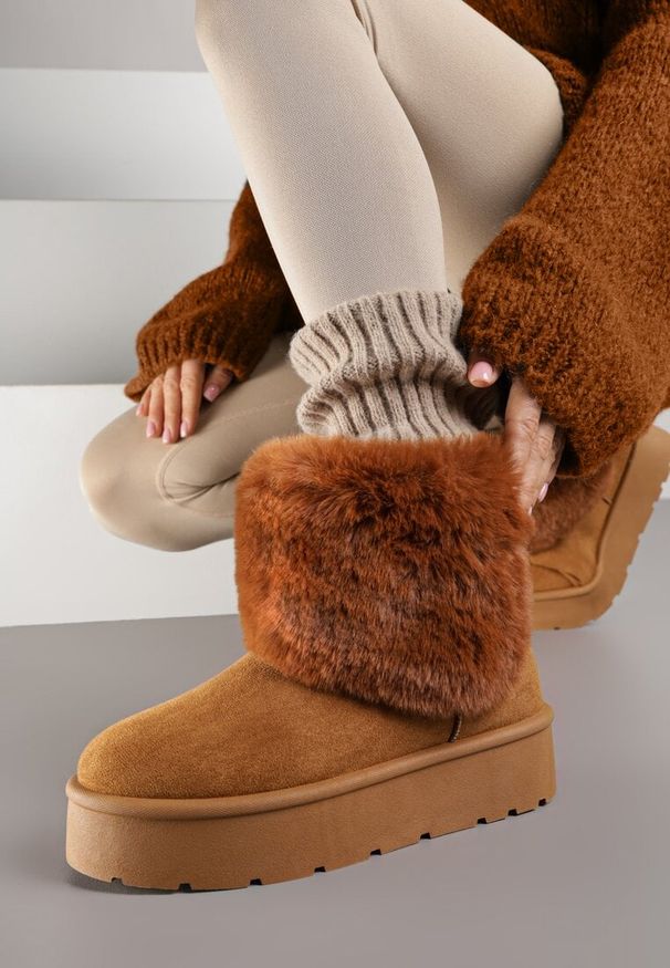 Renee - Jasnobrązowe Śniegowce z Cholewką za Kostkę Ocieplane z Futerkiem i Małą Kokardą Reinedia. Okazja: na co dzień, na spacer. Wysokość cholewki: za kostkę. Kolor: brązowy. Materiał: futro. Szerokość cholewki: normalna. Wzór: aplikacja. Sezon: jesień. Styl: casual