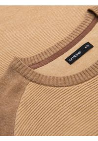 Ombre Clothing - Męski bawełniany sweter z naszywką i raglanowymi rękawami – brązowy V4 OM-SWSW-0121 - XXL. Okazja: na co dzień. Kolor: brązowy. Materiał: bawełna. Długość rękawa: raglanowy rękaw. Wzór: aplikacja. Styl: casual #8