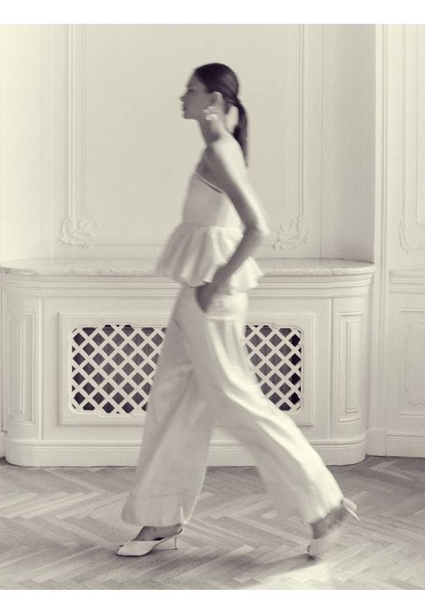 Reserved - Bluzka z baskinką - jasnożółty. Kolor: żółty. Materiał: bawełna, tkanina. Wzór: gładki. Styl: klasyczny