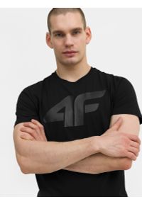 4f - T-shirt regular z nadrukiem męski. Kolor: czarny. Materiał: bawełna. Wzór: nadruk