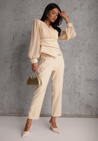 Renee - Beżowa Bluzka VICES w Kopertowym Stylu z Luźnymi Transparentnymi Rękawami i Dekoltem V Inge. Okazja: na co dzień. Kolor: beżowy. Materiał: jeans. Styl: casual, elegancki #5