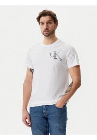 Calvin Klein Jeans T-Shirt Meta Monogram J30J325498 Biały Regular Fit. Kolor: biały. Materiał: bawełna