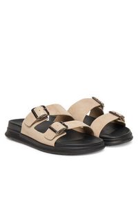 TOMMY HILFIGER - Tommy Hilfiger Klapki D Density Hilfiger Sde Sand FM0FM05413 Beżowy. Kolor: beżowy. Materiał: skóra #5