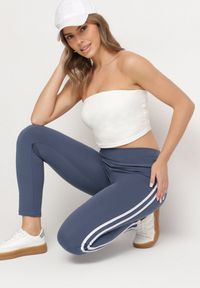 Born2be - Niebieskie Legginsy z Ozdobnymi Lampasami Janiaima. Okazja: na co dzień. Kolor: niebieski. Styl: casual #4