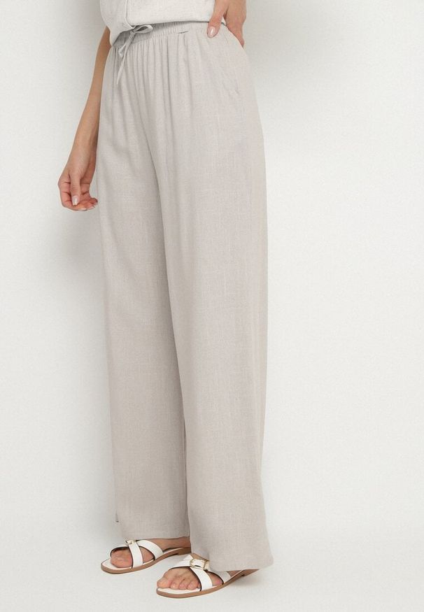 Born2be - Jasnoszare Szerokie Spodnie z Lnem z Gumką w Talii i Kieszeniami Filisela. Okazja: do pracy, na co dzień. Kolor: szary. Materiał: len. Styl: elegancki, casual