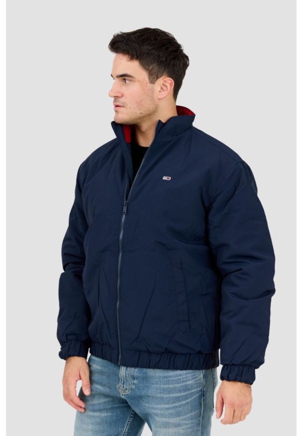 Tommy Jeans - TOMMY JEANS Granatowa męska kurtka przejściowa z drobnym logo. Kolor: niebieski. Materiał: poliamid. Wzór: bez wzorów