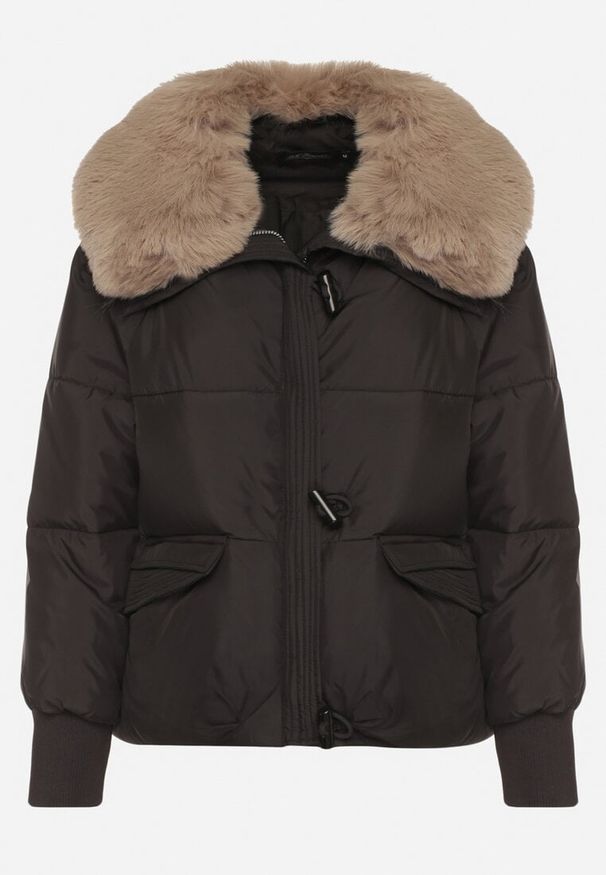 Born2be - Czarna Pikowana Kurtka z Futrzanym Kołnierzem z Możliwością Odpięcia Malatila. Okazja: na spacer, do pracy. Kolor: czarny. Materiał: futro. Długość rękawa: długi rękaw. Długość: długie. Sezon: zima. Styl: elegancki, klasyczny