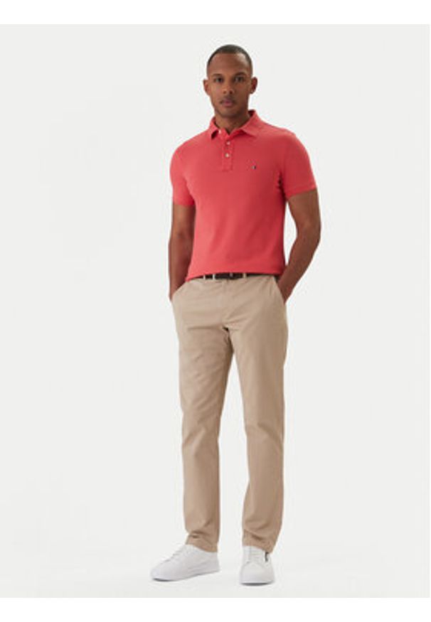 TOMMY HILFIGER - Tommy Hilfiger Polo 1985 MW0MW17771 Koralowy Slim Fit. Typ kołnierza: polo. Kolor: pomarańczowy. Materiał: bawełna