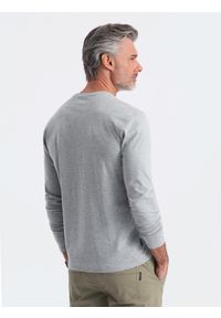 Ombre Clothing - Zestaw longsleeve męski z długim rękawem 2-pak - mix V3 - Rozmiar: XL. Kolor: szary. Materiał: skóra, bawełna. Długość rękawa: długi rękaw. Długość: długie. Wzór: melanż, aplikacja #8