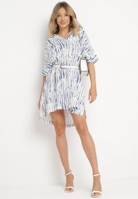 Born2be - Biała Sukienka z Bawełny i Lnu z Kołnierzykiem Bumstolia. Okazja: na co dzień. Typ kołnierza: dekolt w kształcie V. Kolekcja: plus size. Kolor: biały. Materiał: len, bawełna. Typ sukienki: proste, dla puszystych. Styl: casual