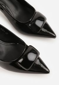 Born2be - Czarne Lakierowane Czółenka na Szpilce z Ozdobą Aroanoire. Okazja: na co dzień, do pracy. Kolor: czarny. Materiał: lakier. Wzór: aplikacja. Obcas: na szpilce. Styl: klasyczny, casual, elegancki #5