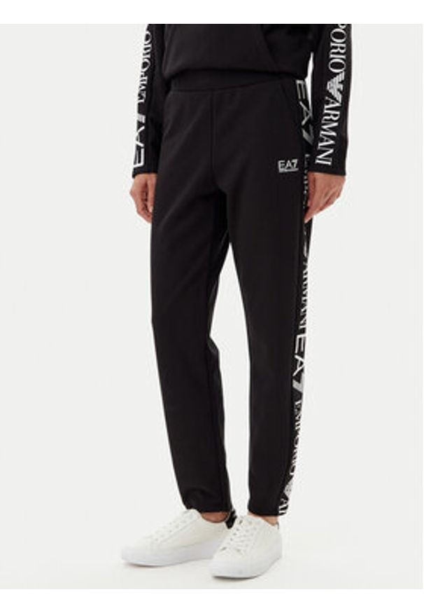 EA7 Emporio Armani Dres 7W000116 AF10443 UC001 Czarny Regular Fit. Kolor: czarny. Materiał: syntetyk