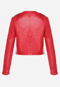 Born2be - Czerwona Kurtka Ramoneska z Ozdobnymi Guzikami Sesiania. Okazja: na co dzień. Kolor: czerwony. Materiał: jeans. Długość rękawa: długi rękaw. Długość: długie. Styl: casual, elegancki, klasyczny #5