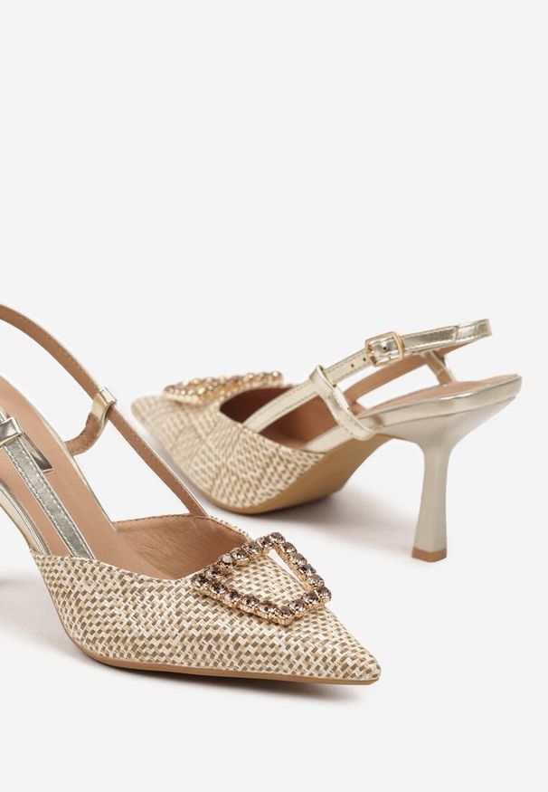 Born2be - Beżowo-Złote Szpilki Sling-Back z Motywem Plecionki z Metaliczną Ozdobą Siltina. Kolor: beżowy. Wzór: aplikacja. Obcas: na szpilce. Styl: elegancki