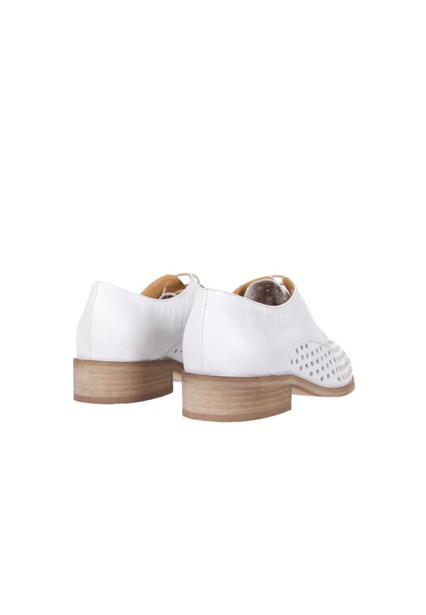 Półbuty Bayla-118 3104 Natural Bianco, Beż, Skóra naturalna. Okazja: na co dzień. Kolor: biały. Materiał: skóra. Szerokość cholewki: normalna. Wzór: ażurowy. Styl: casual