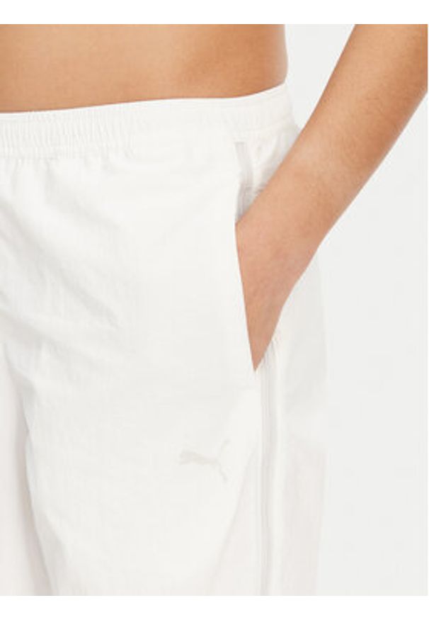 Puma Spodnie dresowe Dare To 629808 Biały Relaxed Fit. Kolor: biały. Materiał: syntetyk