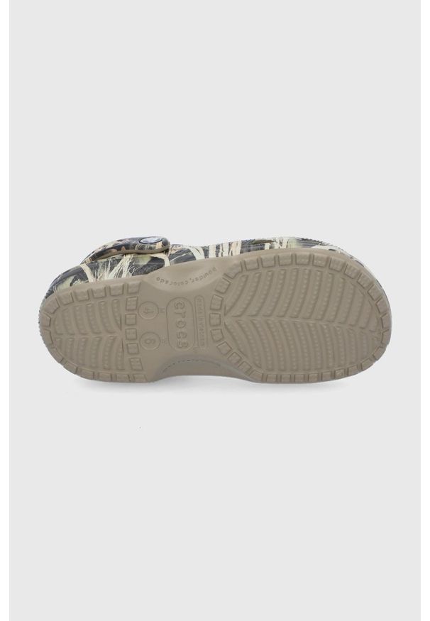 Crocs - Klapki. Kolor: zielony. Materiał: materiał, guma. Obcas: na obcasie. Wysokość obcasa: niski