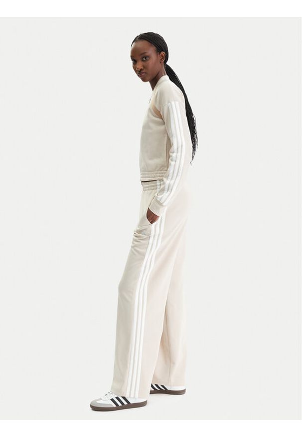 Adidas - adidas Dres Teamsport KB8181 Beżowy Regular Fit. Kolor: beżowy. Materiał: bawełna