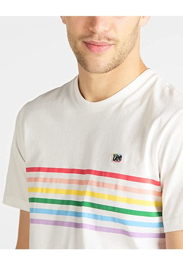 Lee - LEE PRIDE STRIPE TEE MĘSKI T-SHIRT LOGO KOSZULKA Z KRÓTKIM RĘKAWEM WHITE CANVAS L62UFERR 112114860. Długość rękawa: krótki rękaw. Długość: krótkie