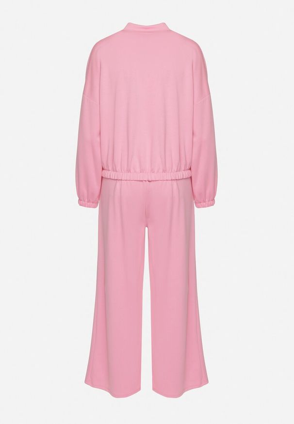 Born2be - Różowy Komplet Dresowy z Wiskozą Szerokie Spodnie i Bluza ze Stójką i Broszką Redasena. Kolor: różowy. Materiał: dresówka, wiskoza