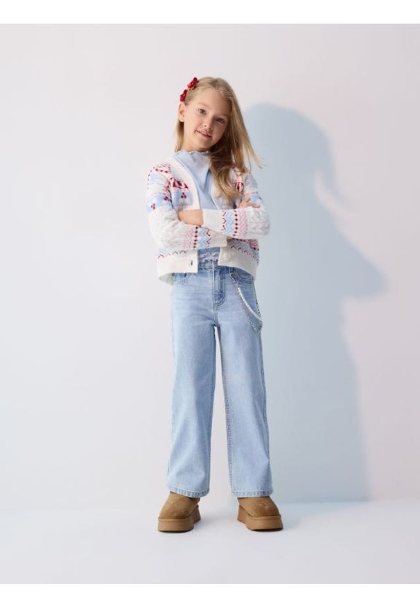 Reserved - Jeansy straight z łańcuszkiem - niebieski. Kolor: niebieski