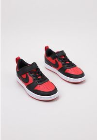 Buty do chodzenia dla dzieci Nike 600 Court Borough Low Recraft. Zapięcie: rzepy. Kolor: czerwony, wielokolorowy. Materiał: guma, materiał, syntetyk. Szerokość cholewki: normalna. Model: Nike Court. Sport: turystyka piesza