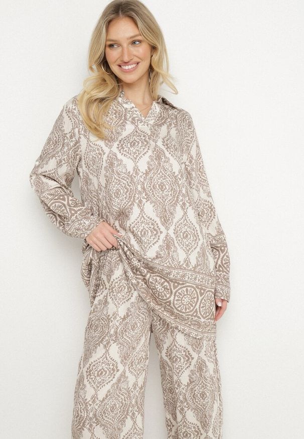 Born2be - Ciemnobeżowy Komplet Oversize z Wiskozą w Etniczny Wzór Szerokie Spodnie i Koszula Nilamiella. Kolor: beżowy. Materiał: wiskoza