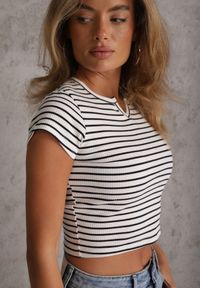 Renee - Biały Crop Top Bawełny z Prążkowanej Dzianiny w Paski Ozdobiony Wycięciem Ionilla. Okazja: na co dzień. Kolor: biały. Materiał: bawełna, prążkowany, dzianina. Wzór: aplikacja, paski. Styl: casual #7