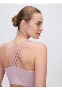 Reserved - Sportowy top - brudny róż. Kolor: różowy. Materiał: dzianina. Długość: krótkie. Styl: sportowy