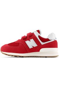 Buty New Balance Jr PV574RR1 czerwone. Okazja: na co dzień. Zapięcie: rzepy. Kolor: czerwony. Materiał: materiał, syntetyk, zamsz, skóra. Szerokość cholewki: normalna. Model: New Balance 574 #5