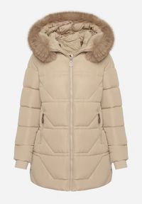 Born2be - Ciemnobeżowa Pikowana Kurtka z Kapturem z Futerkiem Nenadria. Okazja: na co dzień, do pracy, na spotkanie biznesowe. Typ kołnierza: kaptur. Kolor: beżowy. Materiał: futro. Wzór: aplikacja. Styl: biznesowy, casual #2