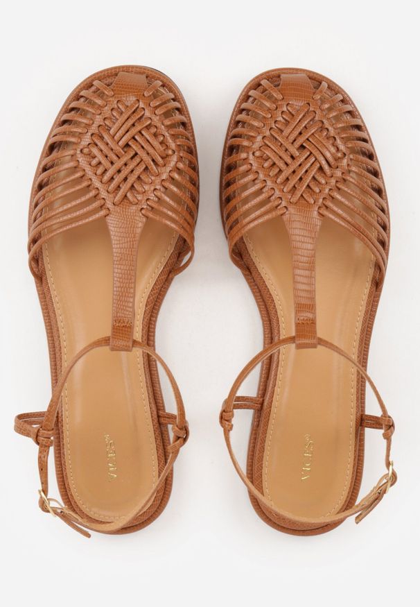 Born2be - Brązowe Płaskie Sandały VICES z Paskiem w Kształcie T i Zakrytym Noskiem Ciradyl. Okazja: do pracy, na co dzień, na spotkanie biznesowe. Zapięcie: pasek. Kolor: brązowy. Materiał: jeans, len. Styl: biznesowy, casual