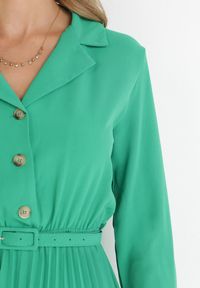 Born2be - Zielona Koszulowa Sukienka z Plisowanym Dołem i Paskiem Tesika. Kolor: zielony. Materiał: materiał. Typ sukienki: koszulowe. Styl: elegancki #4