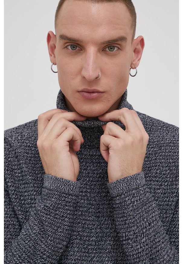 Jack & Jones - Sweter bawełniany. Okazja: na co dzień. Typ kołnierza: golf. Kolor: niebieski. Materiał: bawełna. Długość rękawa: długi rękaw. Długość: długie. Styl: casual