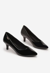 Born2be - Czarne Czółenka Marirena. Okazja: na spotkanie biznesowe. Zapięcie: bez zapięcia. Kolor: czarny. Materiał: lakier. Wzór: jednolity. Styl: wizytowy, biznesowy #3