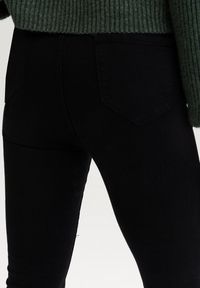 Born2be - Czarne Spodnie Skinny Assalora. Kolor: czarny #2