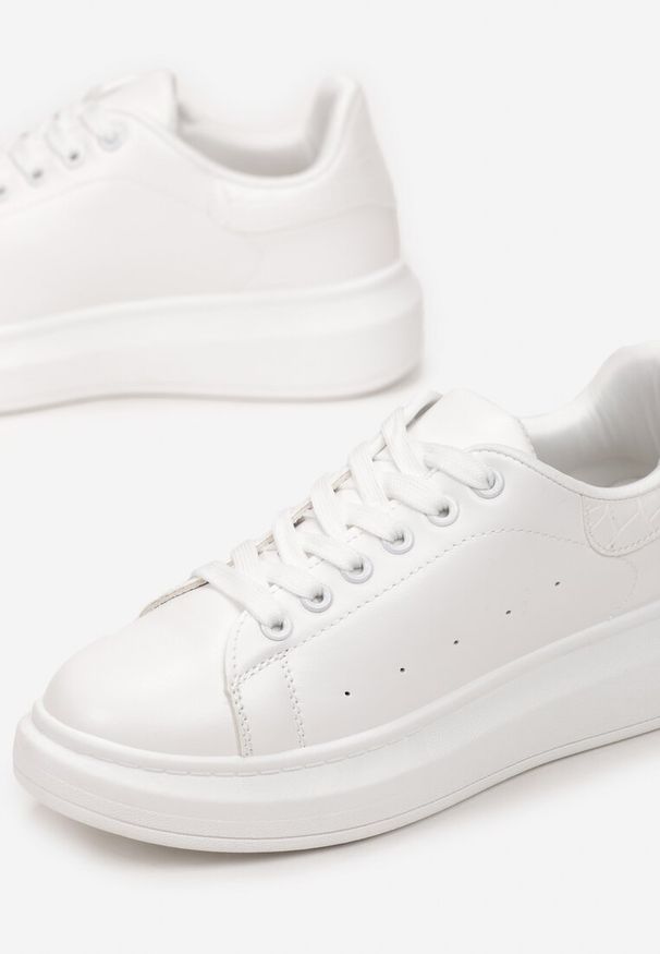 Born2be - Białe Sneakersy Hypnotic. Wysokość cholewki: przed kostkę. Nosek buta: okrągły. Kolor: biały. Materiał: skóra. Szerokość cholewki: normalna