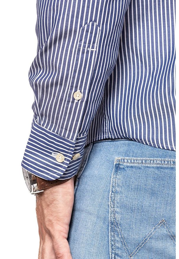 Lee - KOSZULA LEE SLIM BUTTON DOWN WHITE L66VBB12. Typ kołnierza: button down. Wzór: aplikacja, paski